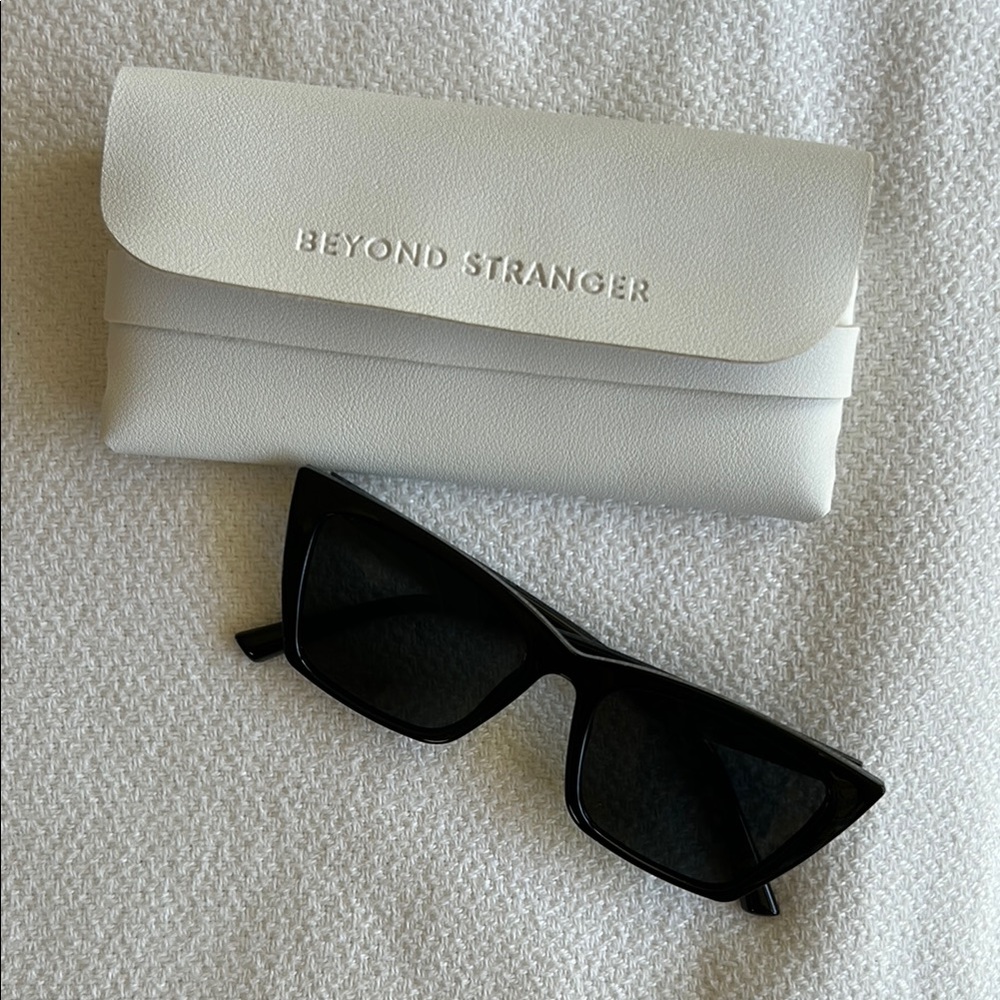 Na Nin Beyond Stranger Kiara Sunglasses with White Case